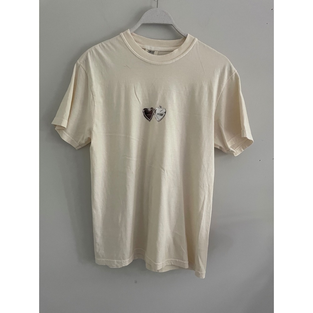 Comfort Colors Oceans Rivers Heart Locket Graphic T-Shirt Ivory Mens Medium